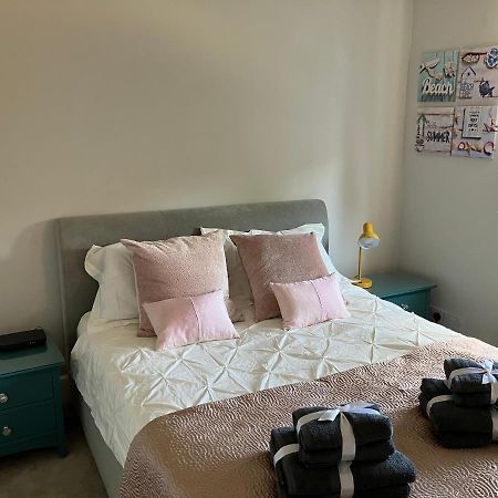 Beautiful 4 Double Bedroom House In Poole With Hot Tub, Near Sandbanks Экстерьер фото