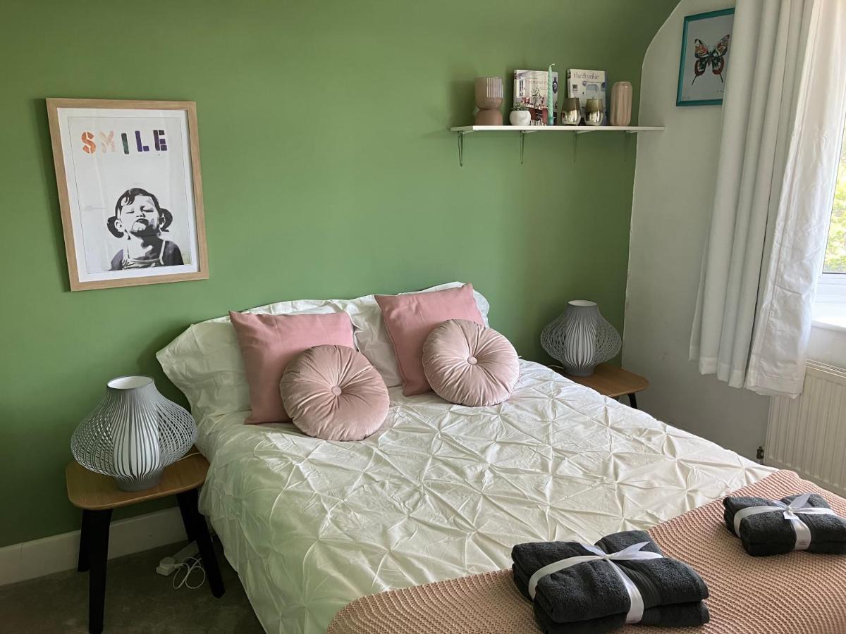 Beautiful 4 Double Bedroom House In Poole With Hot Tub, Near Sandbanks Экстерьер фото